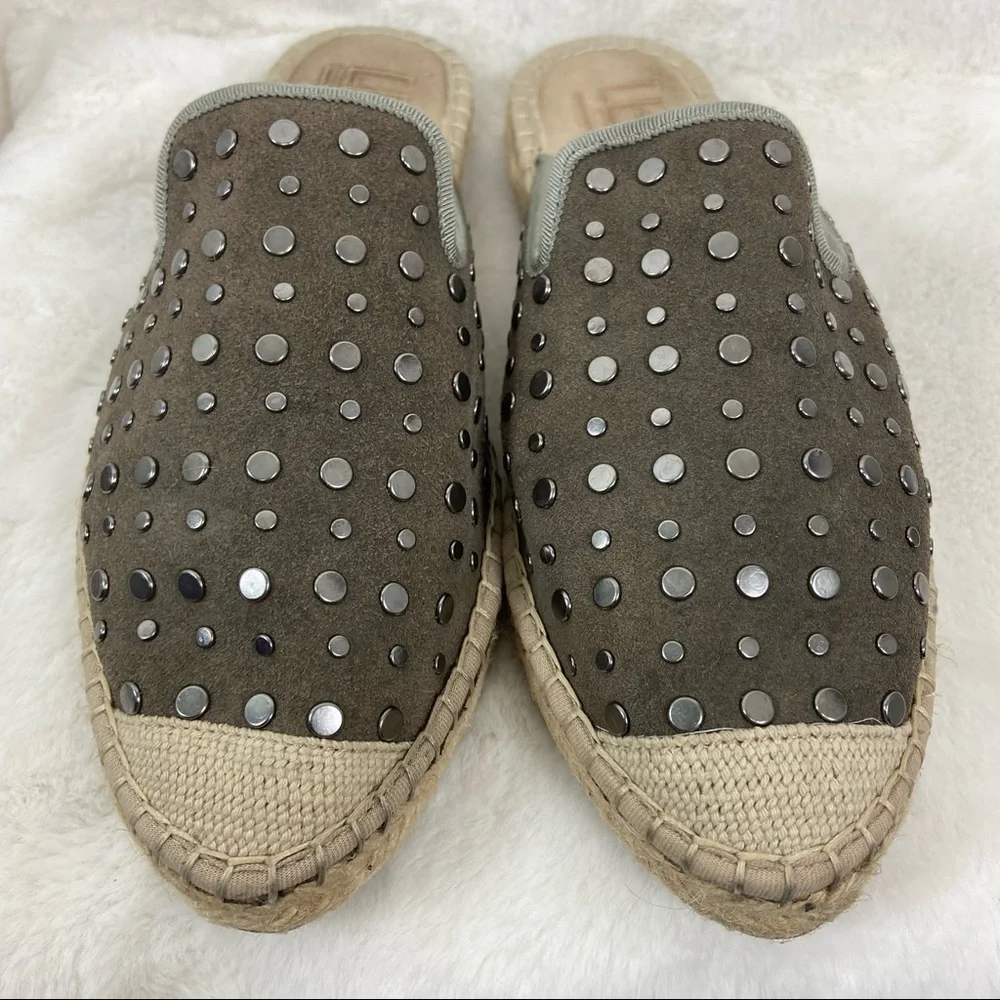 Lust for life ignite studded suede espadrille mules. Size 7M